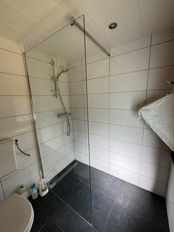 Douchewand met coating beschikbaar voor biedingen