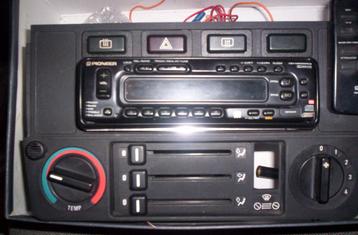 BMW e30 PIONEER  KEH-M8300RDS MET MIDDEN PANEEL beschikbaar voor biedingen