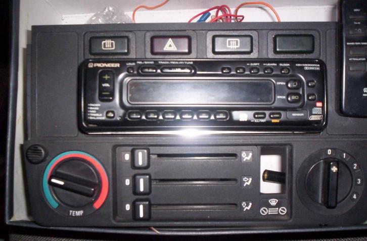 BMW e30 PIONEER  KEH-M8300RDS MET MIDDEN PANEEL, Auto diversen, Auto-accessoires, Ophalen of Verzenden