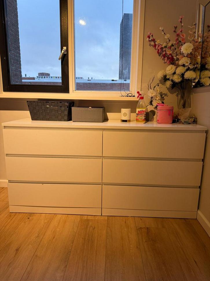 Mooi ikea dressoir met spiegel, Huis en Inrichting, Kasten | Ladekasten, Zo goed als nieuw, Minder dan 100 cm, 150 tot 200 cm