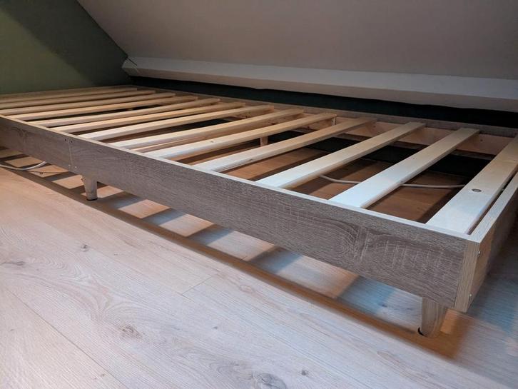 Eenpersoons bed laag bed, Huis en Inrichting, Slaapkamer | Bedden, Zo goed als nieuw, Eenpersoons, 90 cm, Hout, Ophalen