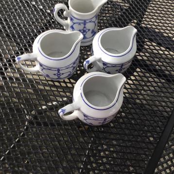 Orginieel saks servies van Jager, 4x melkkannetjes beschikbaar voor biedingen