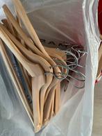 Houten kleerhangers, Ophalen, Zo goed als nieuw, Hout