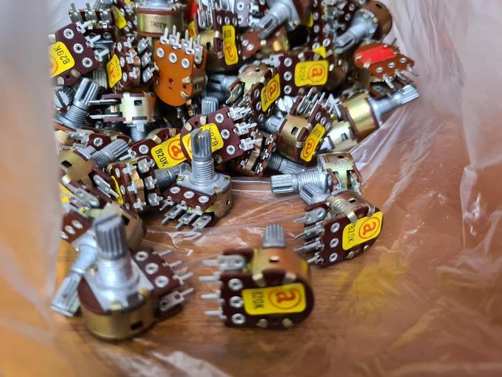 Partij potmeters/potentiometers 650 stuks, Hobby en Vrije tijd, Elektronica-componenten, Ophalen of Verzenden