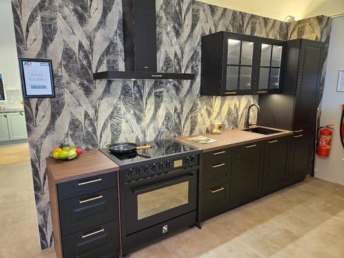Showroomkeuken zwart modern/klassiek inductiefornuis 365cm, Huis en Inrichting, Keuken | Complete keukens, Zo goed als nieuw, Enkelwandige keuken