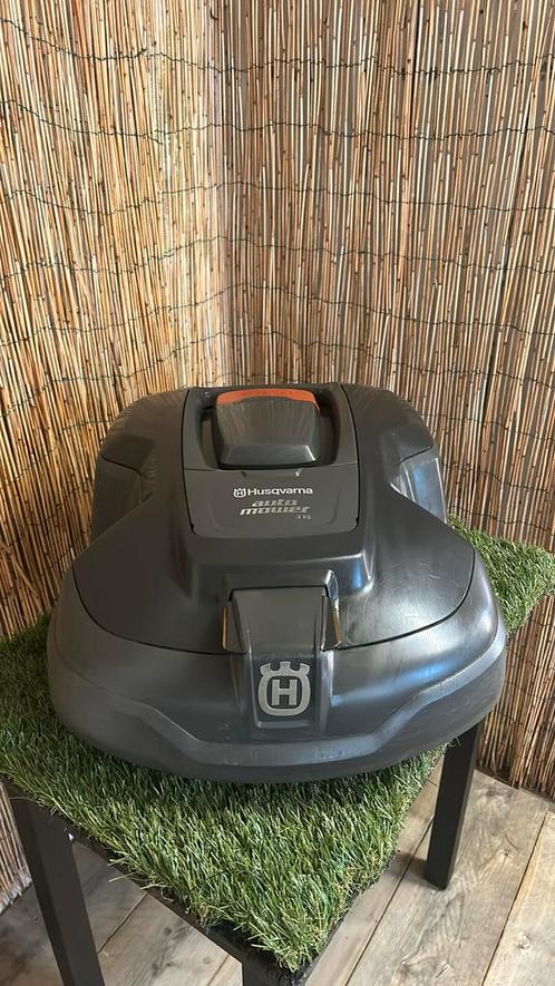 Husqvarna 315, Tuin en Terras, Robotmaaiers, Zo goed als nieuw, 20 tot 25 cm, Met regensensor, Bestuurbaar via app, Ophalen of Verzenden
