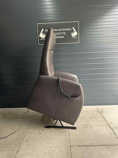 Sta op stoel merk cair, Huis en Inrichting, Fauteuils, Zo goed als nieuw, Leer, 50 tot 75 cm, Minder dan 75 cm, Ophalen