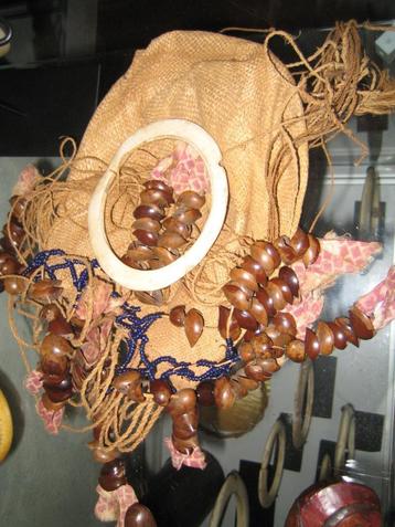 Bakia Ketting met Tas, San Catalina Eiland, Salomonseilanden beschikbaar voor biedingen