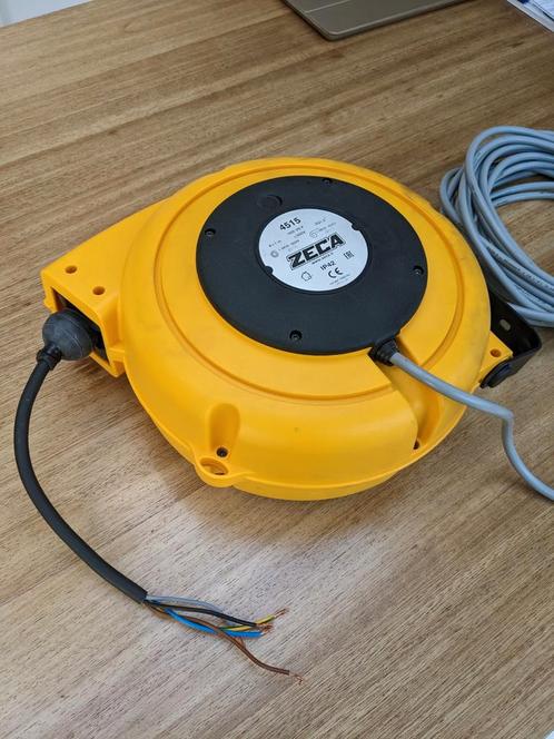 Zeca 4515 kabelhaspel 400v met 8+1 meter kabel, Doe-het-zelf en Verbouw, Elektra en Kabels, Zo goed als nieuw, Overige typen, Ophalen of Verzenden