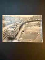 Foto locomotief NS 1310 te Utrecht Lunetten (1978), Ophalen of Verzenden, Gebruikt, Trein