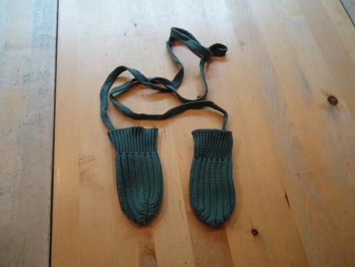 Groene nette wantjes handschoenen met touw maat 74 - 80 (Q), Kinderen en Baby's, Babykleding | Maat 74, Zo goed als nieuw, Jongetje of Meisje