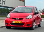 Toyota Aygo 1.0 12V Vvt-i 5DRS 2009 Rood Nieuwe APK, Auto's, Origineel Nederlands, Te koop, Benzine, 4 stoelen