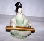 Porseleinen beeld Japanse Geisha Koto speler. Nieuwstaat., Antiek en Kunst, Ophalen of Verzenden
