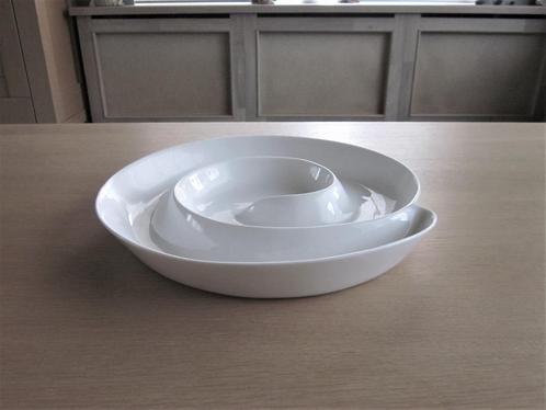 Maxwell & Williams witte spiraal schaal D29,5x29cm H4cm, Huis en Inrichting, Keuken | Servies, Zo goed als nieuw, Schaal of Schalen