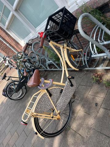 Butter yellow panter fiets met kratje en rode bel beschikbaar voor biedingen