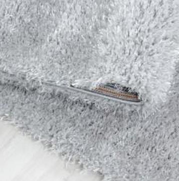 Vloerkleed Zilver hoogpolig super zacht 60x110 nieuw! beschikbaar voor biedingen