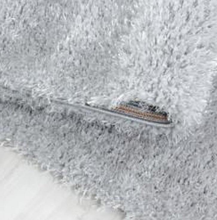 Vloerkleed Zilver hoogpolig super zacht 60x110 nieuw!, Huis en Inrichting, Stoffering | Tapijten en Kleden, Nieuw, 50 tot 100 cm