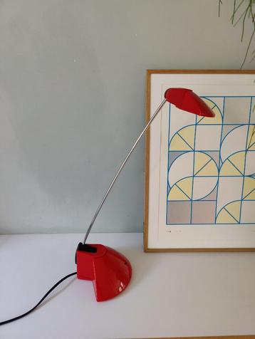 Brilliant rode kunststof bureaulamp, postmodern, jaren '80 beschikbaar voor biedingen