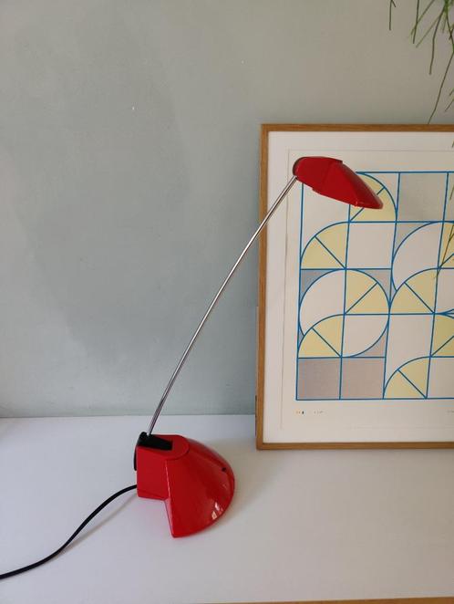 Brilliant rode kunststof bureaulamp, postmodern, jaren '80, Huis en Inrichting, Lampen | Tafellampen, Minder dan 50 cm, Kunststof