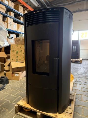 pelletkachel WINTEROFEN ERE13 € 1750,- nu € 1450,- NIEUW !!! beschikbaar voor biedingen