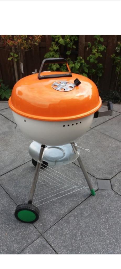 Houtskool barbecue., Tuin en Terras, Houtskoolbarbecues, Zo goed als nieuw, Met accessoires, Ophalen