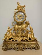 Grote bronzen vuur vergulde stier pendule . Touwslinger, Ophalen