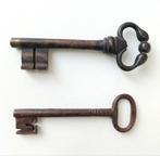 Twee Antieke Grote Sleutels, Antiek en Kunst, Curiosa en Brocante, Verzenden