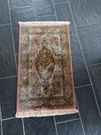 Ghom klein tapijt handgeknoopt 0,6 x 1,05 m, Antiek en Kunst, Antiek | Kleden en Textiel, Ophalen