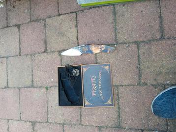 Decoratief object groot mes beschikbaar voor biedingen