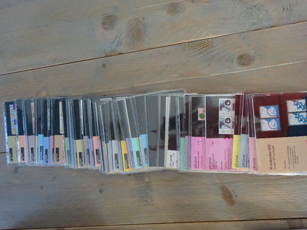 Postzegelmapjes tussen nr 7 en 251, Ophalen of Verzenden