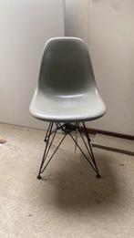 Vitra Eames Fiberglass, Huis en Inrichting, Stoelen, Ophalen, Zo goed als nieuw, Wit, Eén