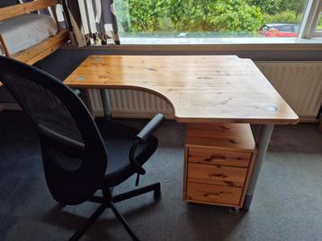 Flexa houten bureau, in hoogte verstelbaar, met kastjes beschikbaar voor biedingen
