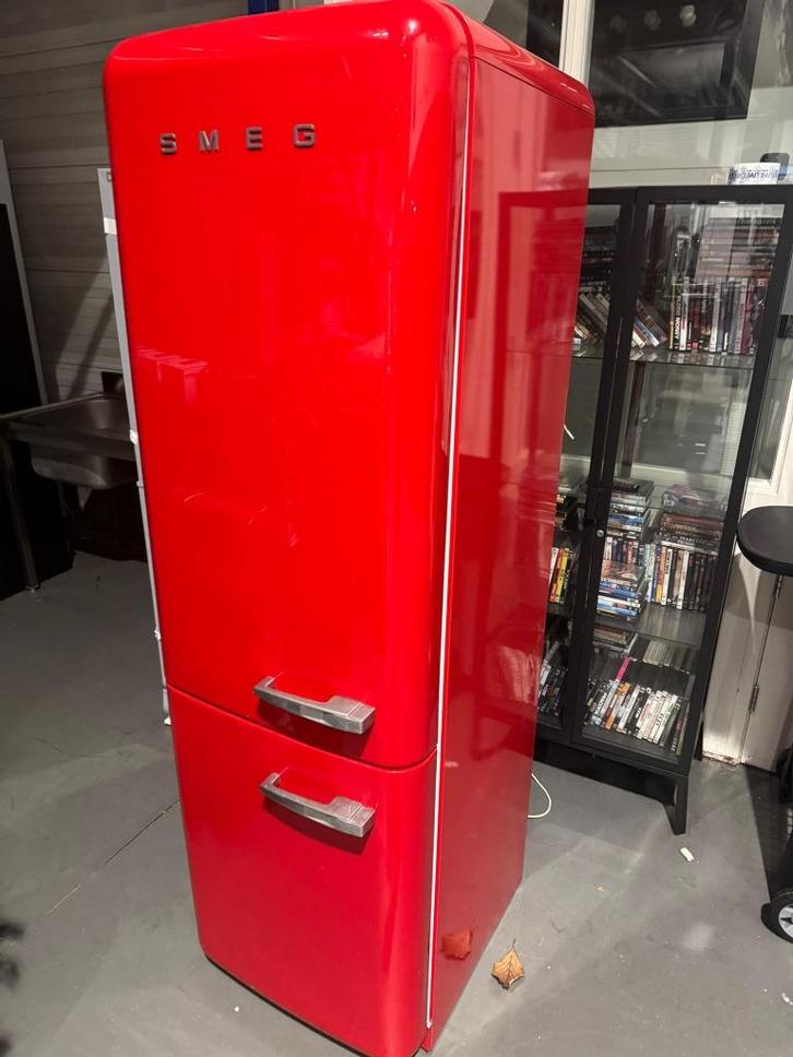 SMEG koelkast defect voor handige klusser, Witgoed en Apparatuur, Koelkasten en IJskasten, Gebruikt, Met vriesvak, Minder dan 75 liter