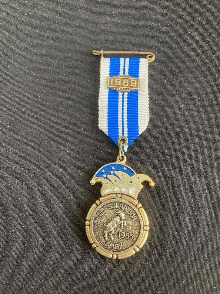 Carnaval orde CV de Sjlaaibök Mestreech-Amby 1989, Postzegels en Munten, Penningen en Medailles, Overige materialen, Ophalen of Verzenden