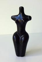 Marmer beeldje van staande vrouw met donkere tint 3473-d, Ophalen of Verzenden