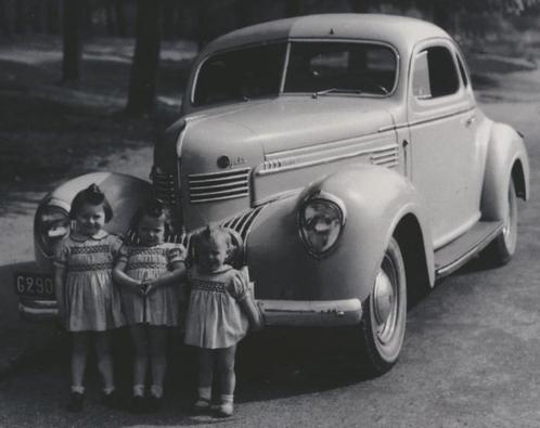 Roger Viollet - Petites filles devant une voiture Chrysler, Antiek en Kunst, Kunst | Tekeningen en Foto's, Verzenden