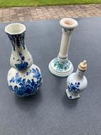 Delfts blauwe vaas, flesje en kandelaar, Antiek en Kunst, Antiek | Vazen, Ophalen of Verzenden