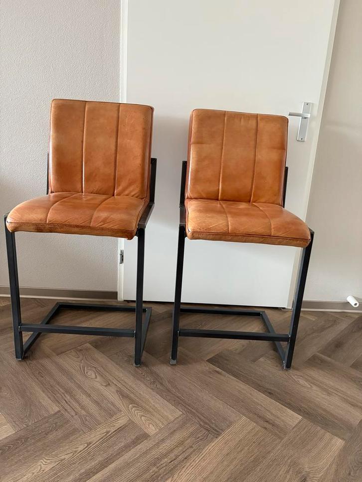 Leren barkrukken in camel kleur, Huis en Inrichting, Barkrukken, Zo goed als nieuw, 60 tot 90 cm, Leer, 2 krukken, Met voetsteun