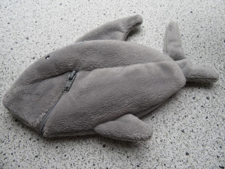 Etui in de vorm van ene haai van Hema sluit met rits, Diversen, Schoolbenodigdheden, Zo goed als nieuw, Ophalen of Verzenden