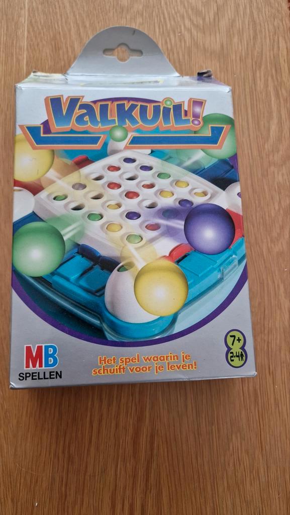 Valkuil! MB Spellen - Leuk denkspel, Hobby en Vrije tijd, Gezelschapsspellen | Bordspellen, Gebruikt, Een of twee spelers, Drie of vier spelers