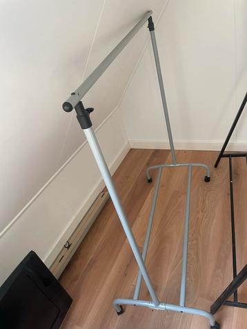 Verstelbaar Kledingrek - 115cm breed beschikbaar voor biedingen