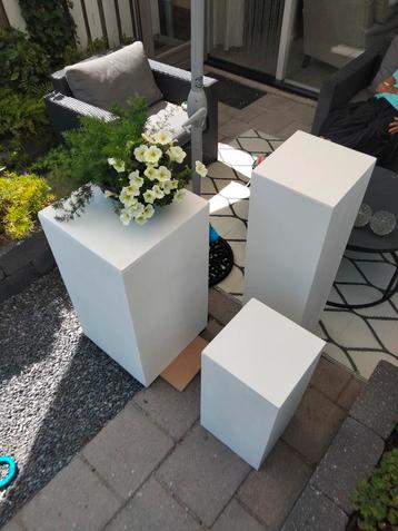 Groep van 3 zuilen, 60, 80 en 100 cm hoog. 110 euro mat wit beschikbaar voor biedingen
