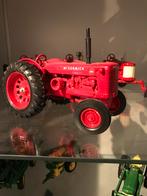Ihc Farmall tractor model 1:16 - Nieuwstaat, Hobby en Vrije tijd, Overige merken, Auto, Groter dan 1:32, Nieuw
