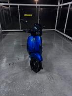Vespa sprint, Fietsen en Brommers, Snorfietsen en Snorscooters, Ophalen, Zo goed als nieuw, Benzine, Vespa