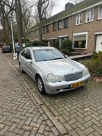 Mercedes-Benz C-Klasse 1.8 C180 Kompr Sedan 2004 Grijs, Auto's, 13 km/l, 1796 cc, Origineel Nederlands, Handgeschakeld
