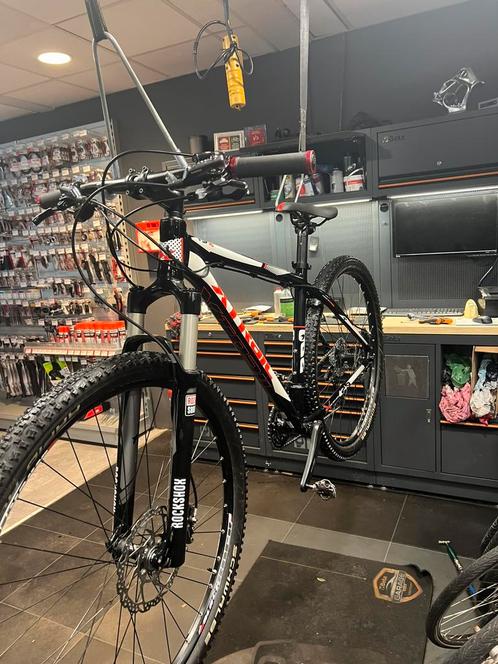 Mooie xtrail mountainbike volledig opgeknapt, Fietsen en Brommers, Fietsen | Heren | Sportfietsen en Toerfietsen, Zo goed als nieuw