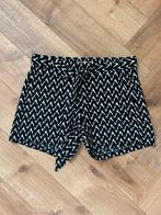 Studio anneloes zigzag short L zwart/offwhite, Kleding | Dames, Broeken en Pantalons, Kort, Zwart, Maat 42/44 (L), Ophalen of Verzenden