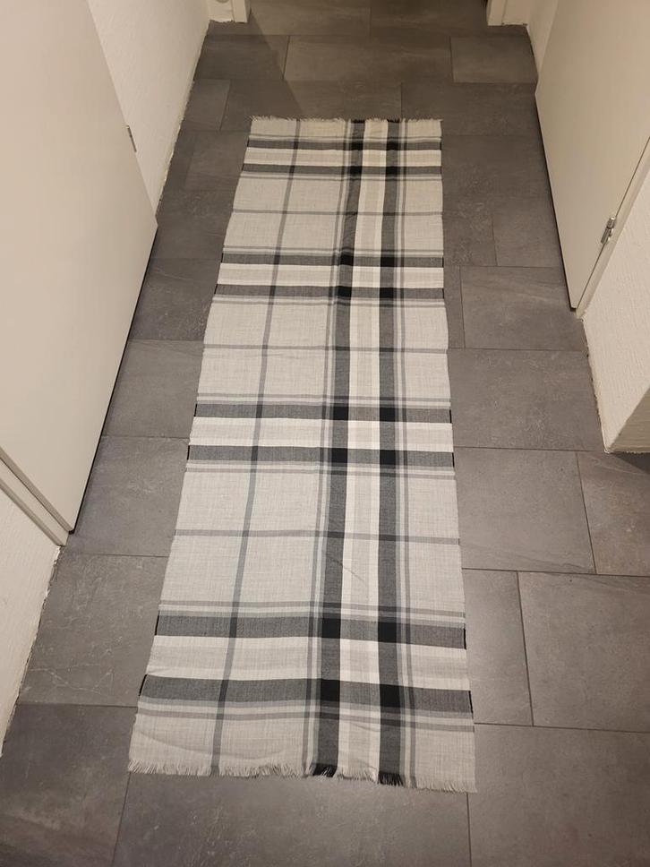 FRAAS PRACHTIGE SJAAL, Kleding | Dames, Mutsen, Sjaals en Handschoenen, Zo goed als nieuw, Sjaal, Maat 46/48 (XL) of groter, Ophalen of Verzenden
