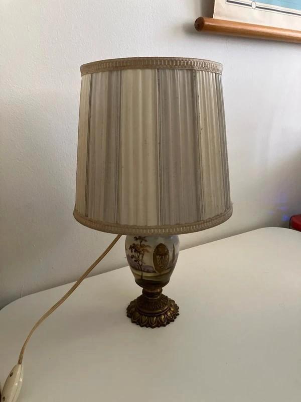 Gratis antieke schemerlamp, Huis en Inrichting, Lampen | Tafellampen, Gebruikt, Minder dan 50 cm, Stof, Overige materialen, Ophalen