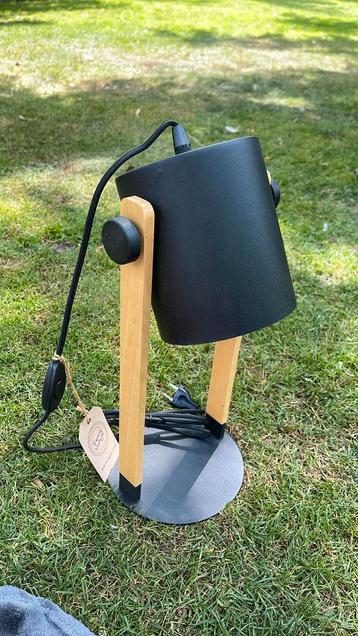 Nieuwe bureaulamp van Eglo beschikbaar voor biedingen